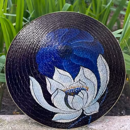 Nón cỏ bàng tím than họa tiết Sen trắng