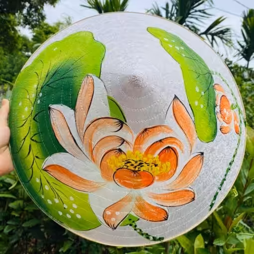 Nón lụa trắng họa tiết Sen vàng
