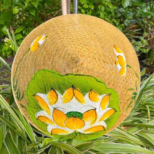 Nón cỏ bàng trơn vẽ tay sen tím khâu vành vàng
