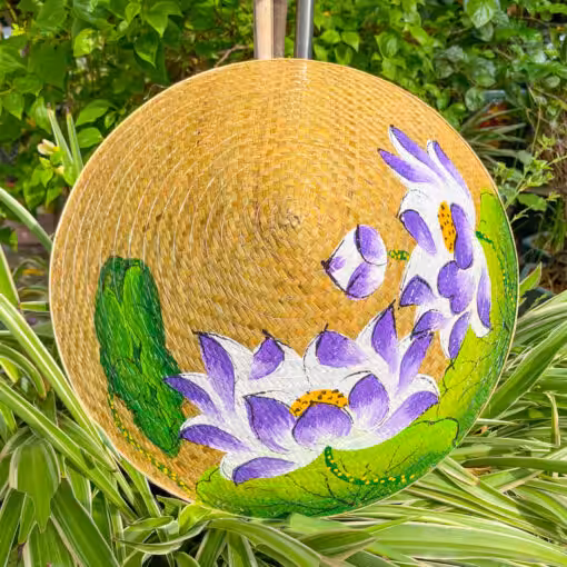 Nón cỏ bàng trơn vẽ tay sen tím khâu vành vàng