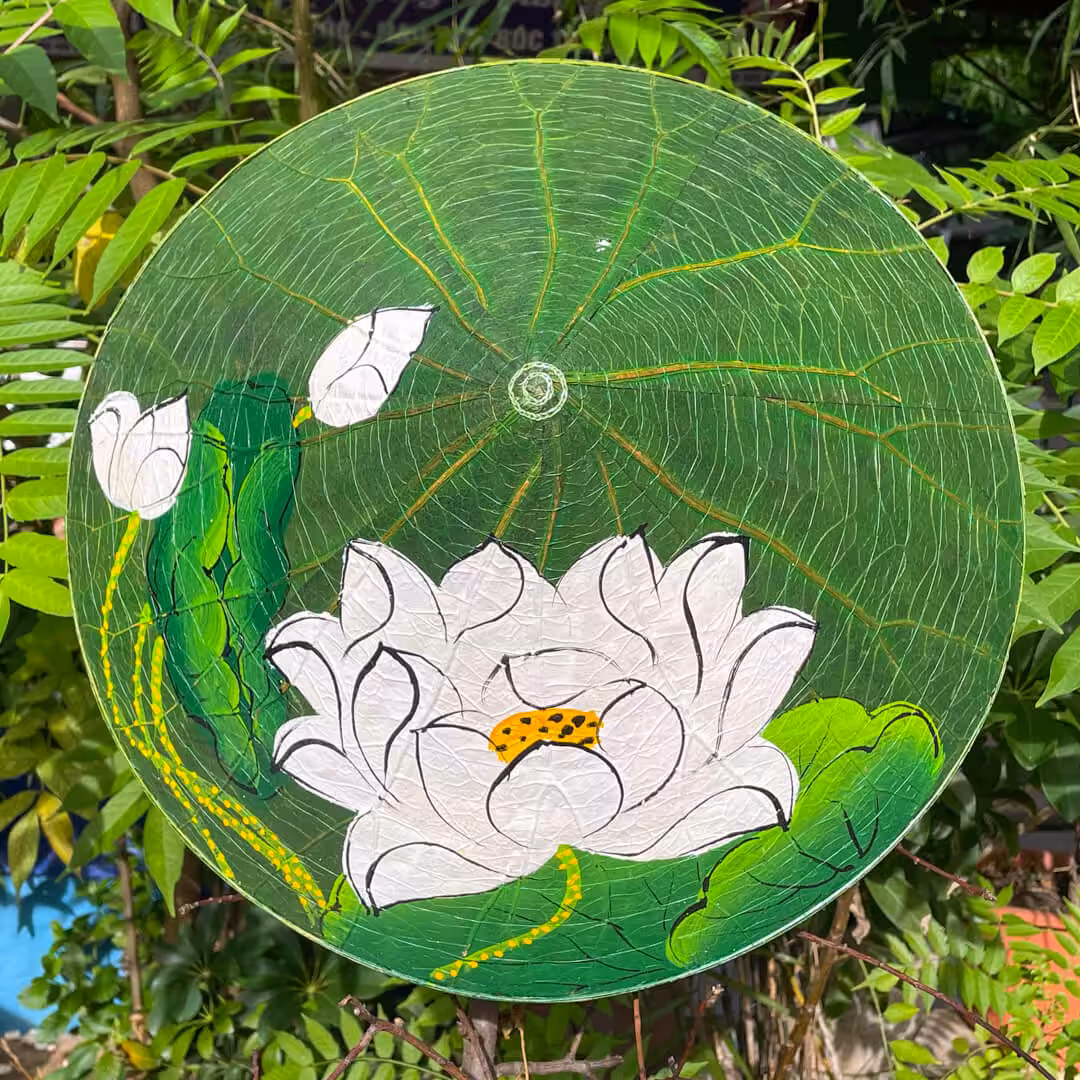 Nón lá sen huế vẽ tay hoa sen trắng 1 Nón lá sen huế vẽ tay sen tím 02
